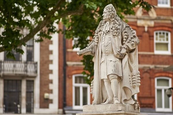 Statue of Sir Hans Sloane, 1660-1753, by Simon Smith, 2007, at Duke of Yorks Square