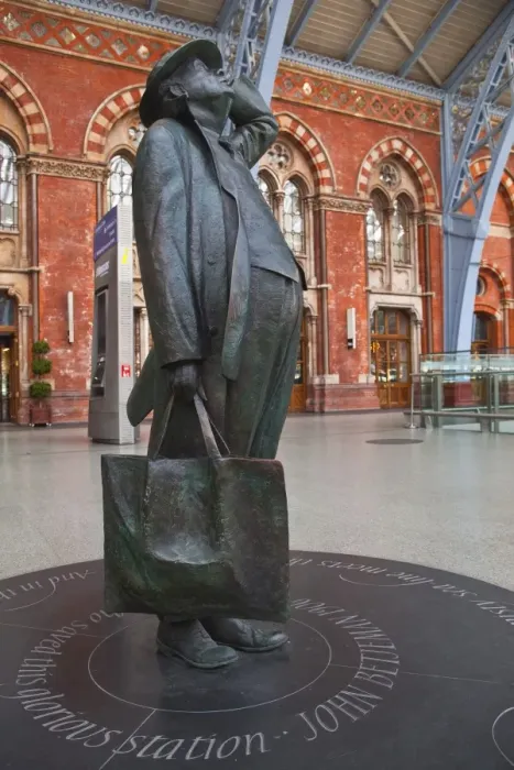Framed Print : The statue of Sir John Betjeman at St. Pancras International station in London, England, United Kingdom, Europe Framed Print : The statue of Sir John Betjeman at St. Pancras International station in London, England, United Kingdom, Europe