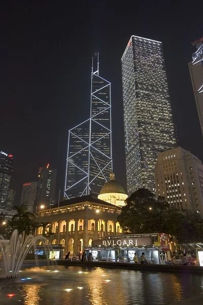 Statue Square, Old Supreme Court Building in front of the Bank of China Tower