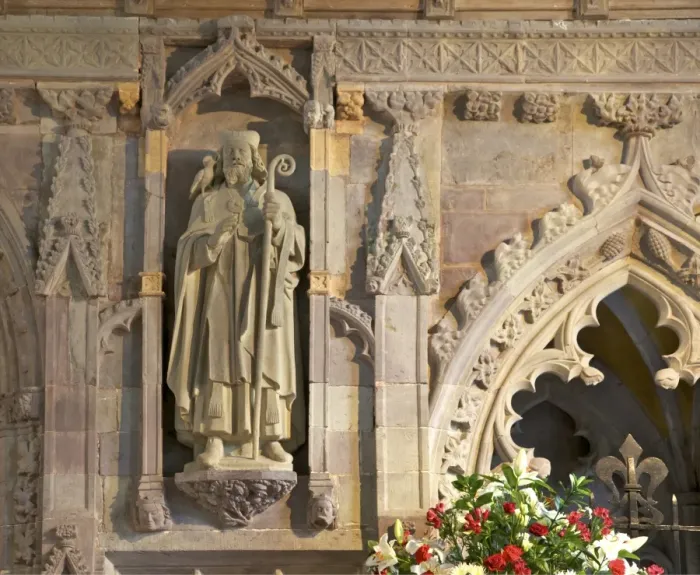 Framed Print : Statue of St. David with dove in St. Davids Cathedral, Pembrokeshire National Park Framed Print : Statue of St. David with dove in St. Davids Cathedral, Pembrokeshire National Park