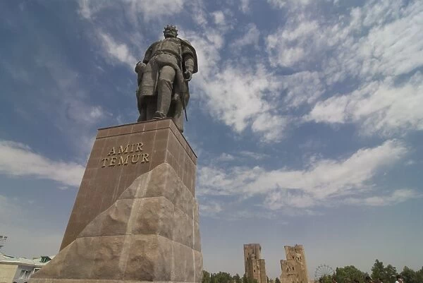 Statue of Timur on the big square, Shakhrisyabz, Uzbekistan, Central Asia