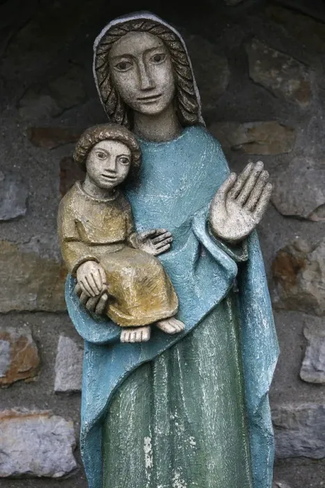 Framed Print : Statue of Virgin and Child outside Saint-Pierre de Solesmes Abbey, Solesmes, Sarthe Framed Print : Statue of Virgin and Child outside Saint-Pierre de Solesmes Abbey, Solesmes, Sarthe