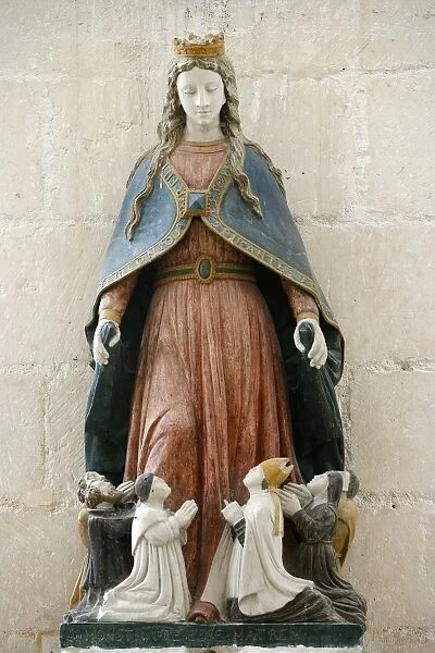 Statue of the Virgin Mary with angels, Pontigny, Yonne, Burgundy, France, Europe