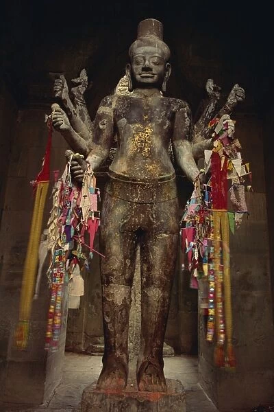 Statue of Vishnu, West Gate, Angkor Wat, Angkor, UNESCO World Heritage Site