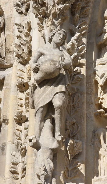 Statue, west front, Reims cathedral, UNESCO World Heritage Site, Reims, Marne, France