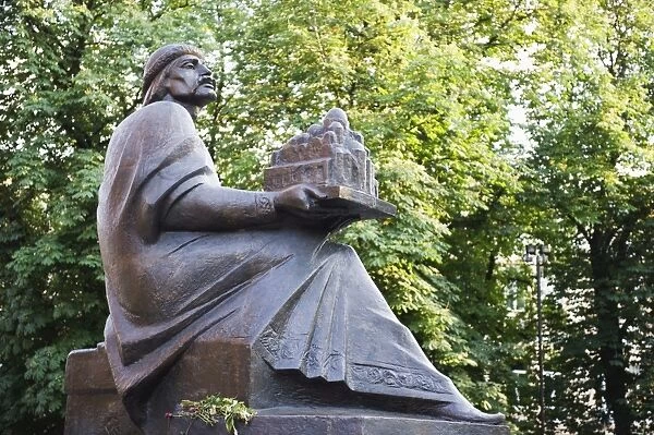 Statue of Yaroslav the Wise at Zoloti Vorata, Kiev, Ukraine, Europe