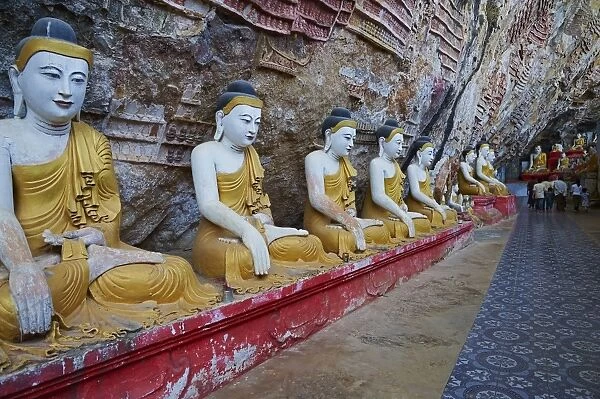 Statues of the Buddha at the Kawgun Buddhist Cave, near Hpa-An, Karen (Kayin) State, Myanmar (Burma), Asia