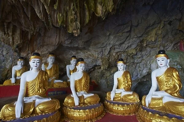Statues of the Buddha, Saddar Cave, near Hpa-An, Karen State, Myanmar (Burma), Asia