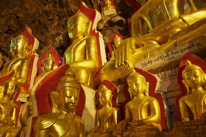 Framed Print : Statues of the Buddha, Shwe Oo Min natural Buddhist cave pagoda, Pindaya, Shan State, Myanmar (Burma), Asia Framed Print : Statues of the Buddha, Shwe Oo Min natural Buddhist cave pagoda, Pindaya, Shan State, Myanmar (Burma), Asia