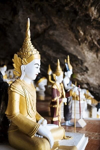 Statues of Buddha, Yathe Byan Cave, Hpa-an, Kayin State, Myanmar (Burma), Asia