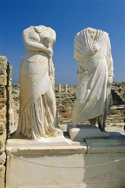 Statues of Cleopatra and Dioscrides