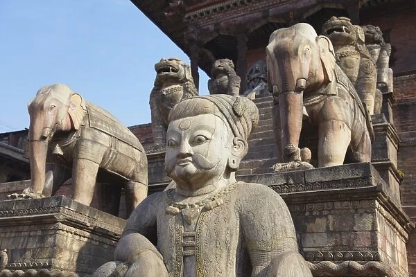 Statues of Nyatapola Temple, Taumadhi Tole, Bhaktapur, UNESCO World Heritage Site, Kathmandu Valley, Nepal, Asia