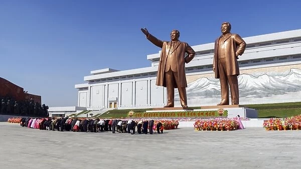 Statues of former Presidents Kim Il-Sung and Kim Jong Il, Pyongyang, North Korea (Democratic Peoples Republic of Korea), Asia