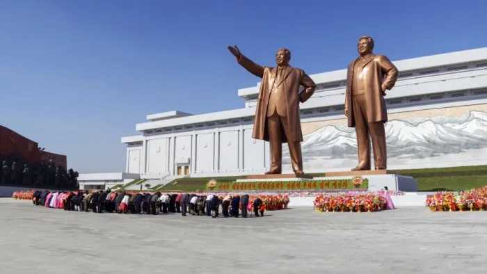 Framed Print : Statues of former Presidents Kim Il-Sung and Kim Jong Il, Pyongyang, North Korea (Democratic Peoples Republic of Korea), Asia Framed Print : Statues of former Presidents Kim Il-Sung and Kim Jong Il, Pyongyang, North Korea (Democratic Peoples Republic of Korea), Asia