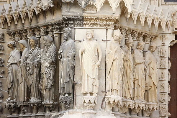 Statues on the west front of Reims cathedral, UNESCO World Heritage Site, Reims, Marne