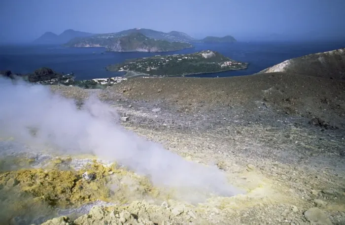 Framed Print : Steam issuing from sulphurous fumarole at Gran Craters Framed Print : Steam issuing from sulphurous fumarole at Gran Craters