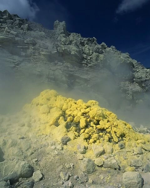 Steam and sulphur deposits at the Io-San sulphur vents