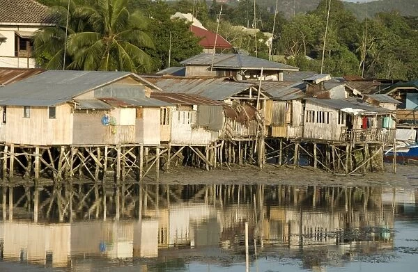 Stilt houses by old port, Tagbilaran, capital of Bohol, Philippines, Southeast Asia, Asia