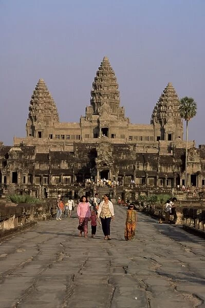 Stone causeway gates, Angkor Wat, UNESCO World Heritage Site, Angkor, Siem Reap