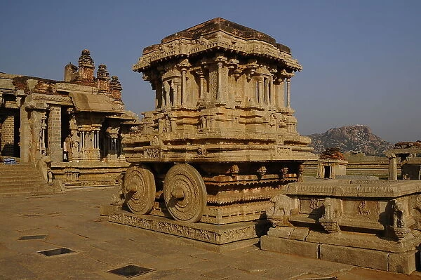 Stone Chariot at Vitthala Temple, Hampi, UNESCO World Heritage Site, Karnataka, India, Asia
