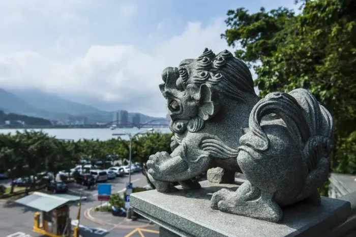 Framed Print : Stone lion overseeing the Danshui river from the Guandu Temple, Guandu, Taipei, Taiwan, Asia Framed Print : Stone lion overseeing the Danshui river from the Guandu Temple, Guandu, Taipei, Taiwan, Asia