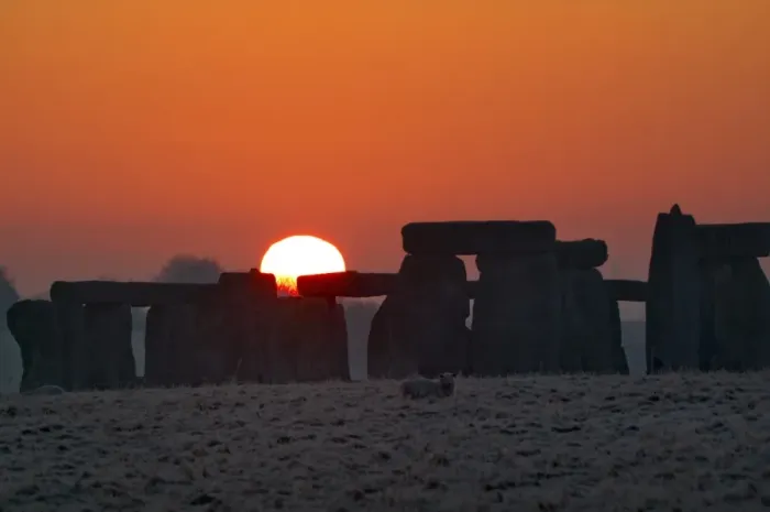 Framed Print : Stonehenge, UNESCO World Heritage Site, at sunrise, Wiltshire, England Framed Print : Stonehenge, UNESCO World Heritage Site, at sunrise, Wiltshire, England