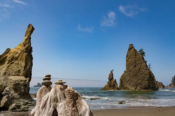 Stones and sea stacks on Rialto Beach in the Olympic National Park, UNESCO World Heritage Site