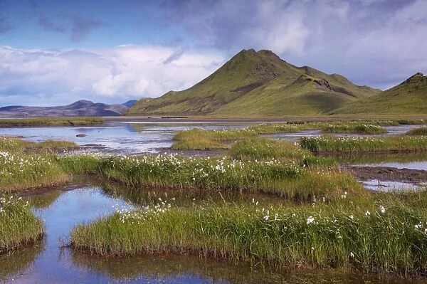 Stori-Kylingu, 730 m, overlooks Kylingar vegetated lakeshore, east of Landmannalaugar area