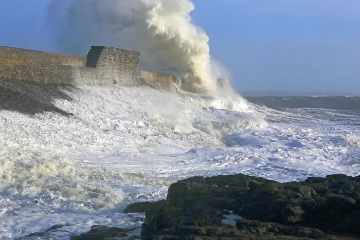 Framed Print : Storm waves (Storm Eowyn), Porthcawl Pier, South Wales, United Kingdom Framed Print : Storm waves (Storm Eowyn), Porthcawl Pier, South Wales, United Kingdom
