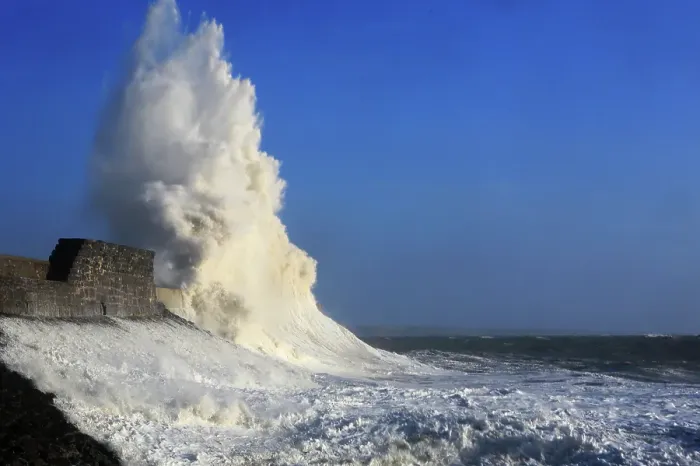 Framed Print : Storm waves (Storm Eowyn), Porthcawl Pier, South Wales, United Kingdom Framed Print : Storm waves (Storm Eowyn), Porthcawl Pier, South Wales, United Kingdom