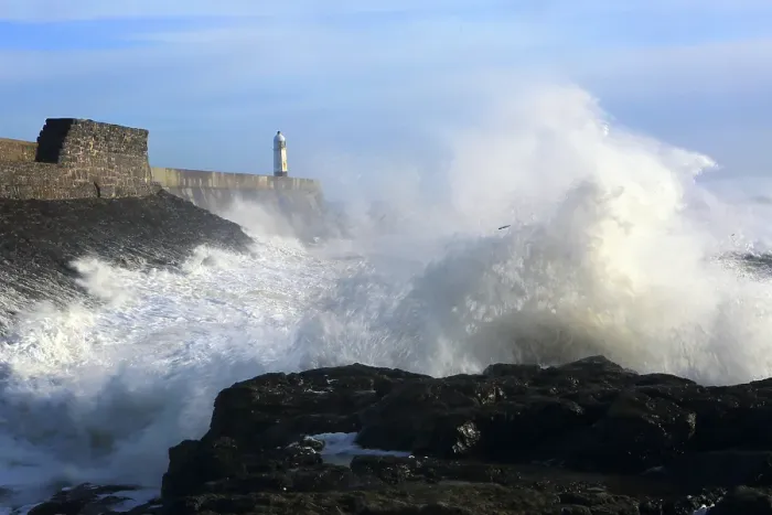 Framed Print : Storm waves (Storm Eowyn), Porthcawl Pier, South Wales, United Kingdom