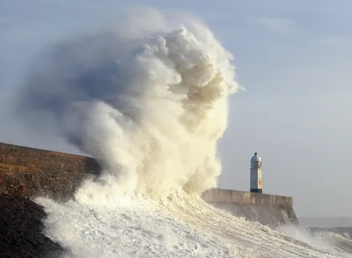 Framed Print : Storm waves (Storm Eowyn), Porthcawl Pier, South Wales, United Kingdom Framed Print : Storm waves (Storm Eowyn), Porthcawl Pier, South Wales, United Kingdom