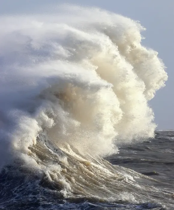 Framed Print : Storm waves (Storm Eowyn), Porthcawl Pier, South Wales, United Kingdom