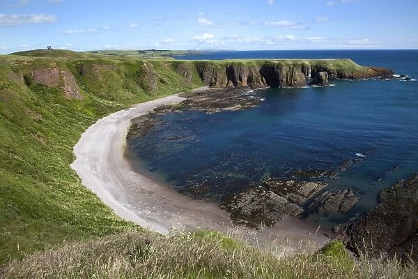 Strathlethan Bay with the War Memorial on the clifftop near Stonehaven, Aberdeenshire, Scotland, United Kingdom, Europe
