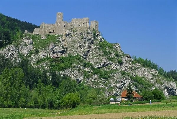 Strecno Castle