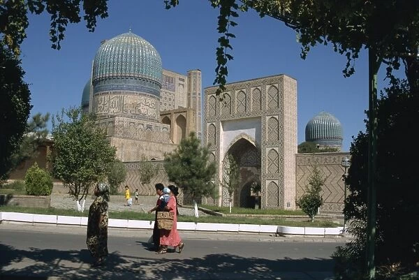 On the street in front of Bibi-Khanym Mosque
