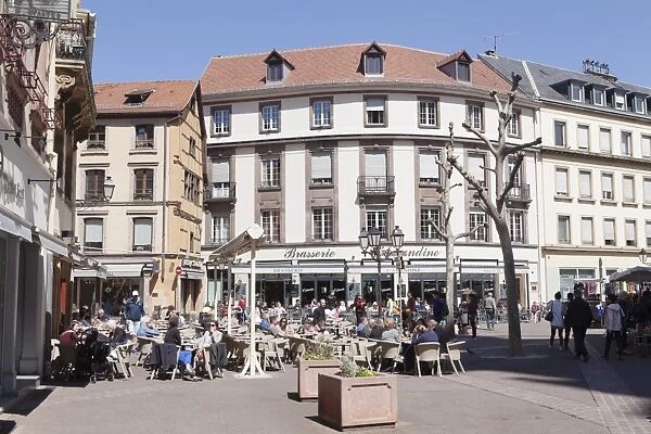 Street cafe, Place de la Cathedrale, Colmar, Alsace, France, Europe