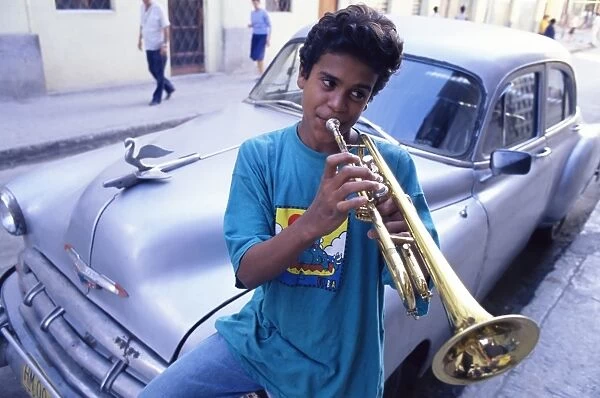 Street musician, Habana Vieja, Havana, Cuba, West Indies, Central America