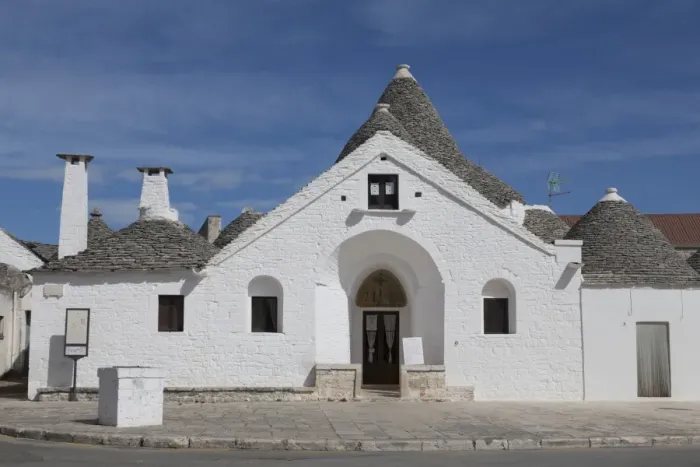 Framed Print : Street of of traditional trullos (trulli) in Alberobello, UNESCO World Heritage Site, Puglia, Italy, Europe Framed Print : Street of of traditional trullos (trulli) in Alberobello, UNESCO World Heritage Site, Puglia, Italy, Europe