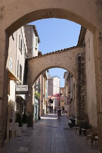 Street in old town, Saint-Tropez, Var, Provence-Alpes-Cote d Azur, Provence, France, Europe