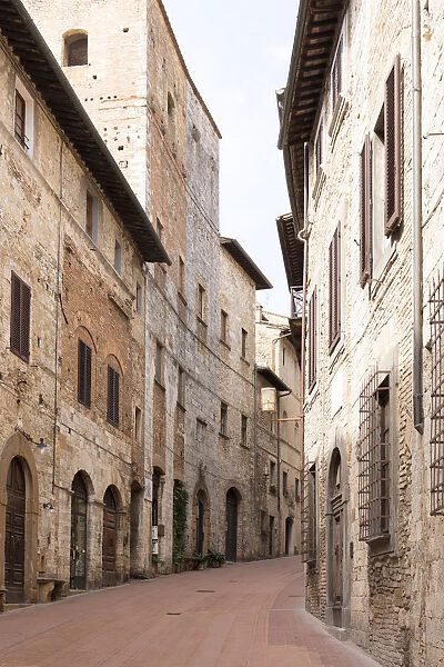 A street in San Gimignano, UNESCO World Heritage Site, Tuscany, Italy, Europe
