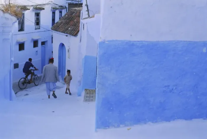 Framed Print : Street scene in Chefchaouen (Chaouen) (Chechaouen) Framed Print : Street scene in Chefchaouen (Chaouen) (Chechaouen)