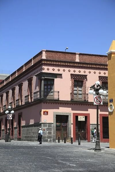 Street scene and colonial architecture, Puebla, Historic Center, UNESCO World Heritage Site, Puebla State, Mexico, North America