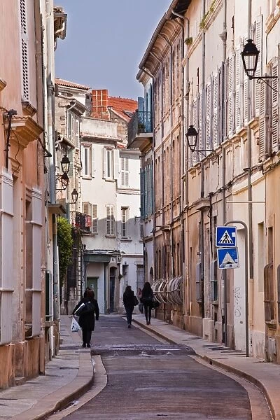 Street scene in the old part of the city of Avignon, Vaucluse, France, Europe