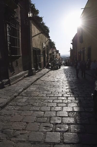 Street scene, San Miguel de Allende (San Miguel), Guanajuato State, Mexico, North America