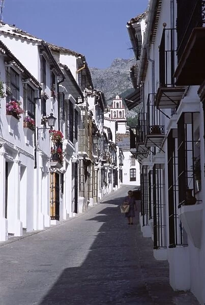 Street scene in the white village of Crazalema