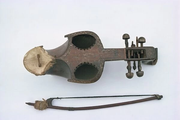 Stringed musical instrument and bow
