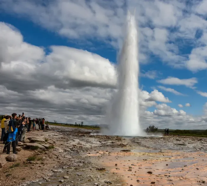 Framed Print : Strokkur, the currently active geyser at Geysir, Haukadalur, Iceland, Polar Regions Framed Print : Strokkur, the currently active geyser at Geysir, Haukadalur, Iceland, Polar Regions