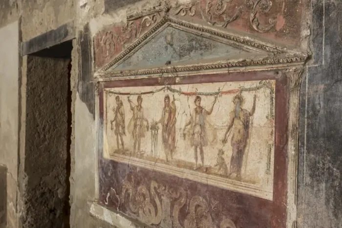 Framed Print : Stuccoed and frescoed lararium, Thermopolium of Vetutius Placidus, Pompeii, UNESCO Framed Print : Stuccoed and frescoed lararium, Thermopolium of Vetutius Placidus, Pompeii, UNESCO
