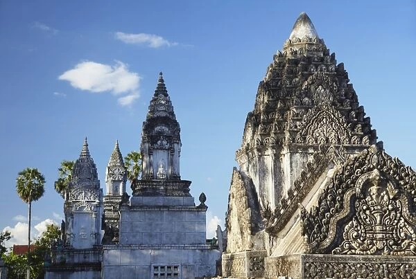 Stupas at Wat Nokor, Kampong Cham, Cambodia, Indochina, Southeast Asia, Asia